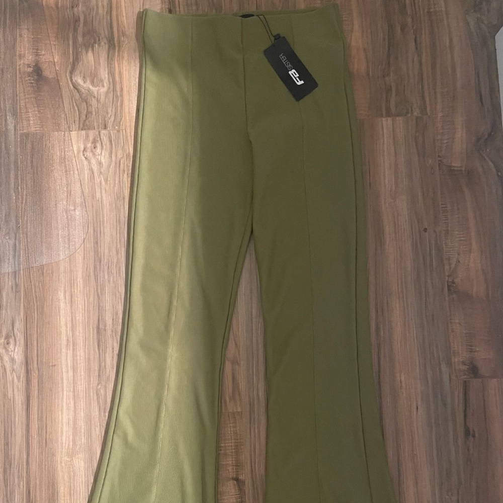 Brand new with tags FB sister green flare leggings/pants!